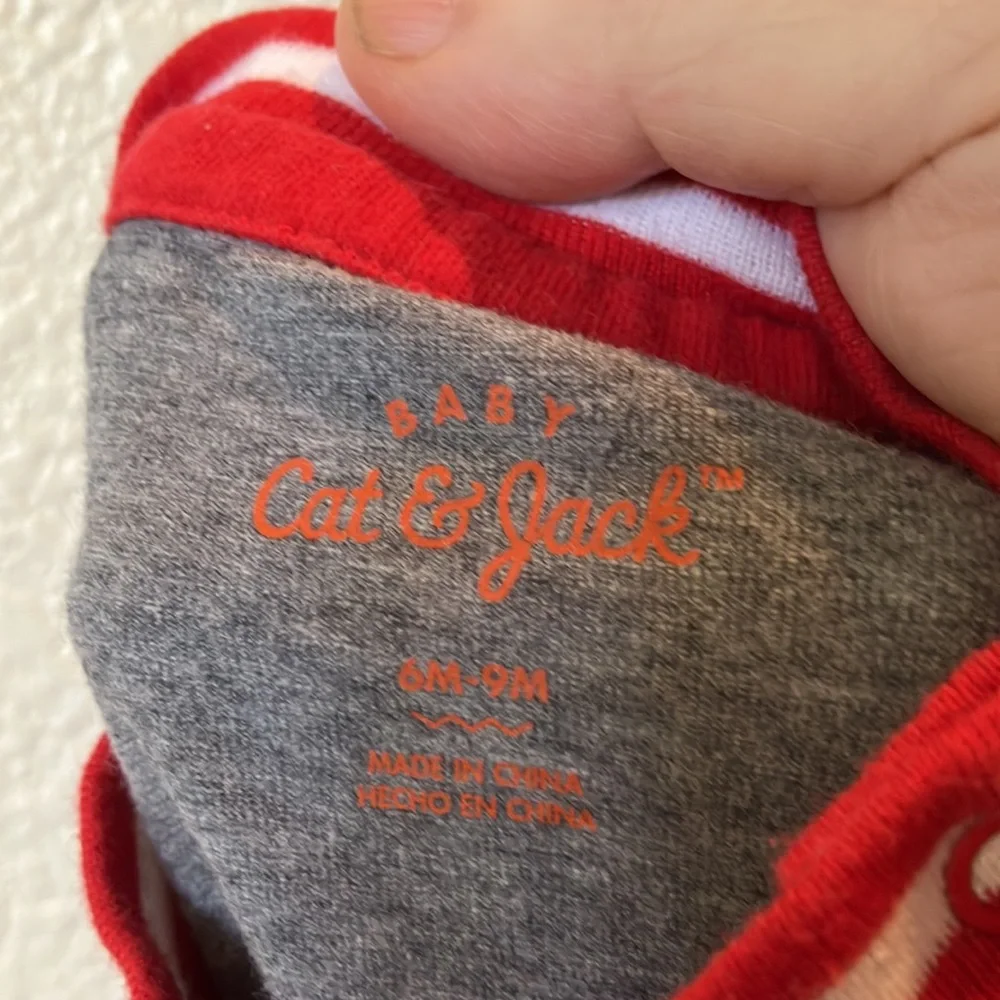 Cat and jack sleeveless shortall 6-9 months